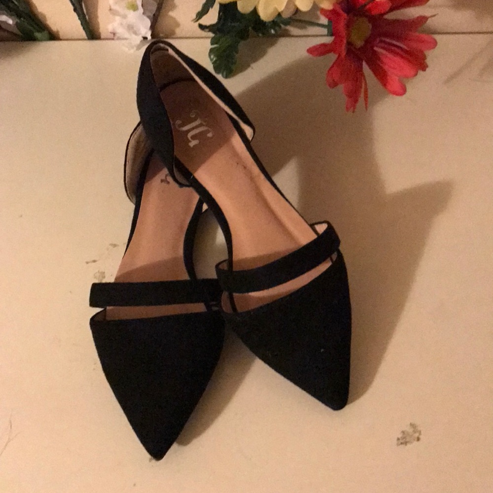 Black pointed flats